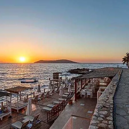 Vega Boutique & Aparts Hotel