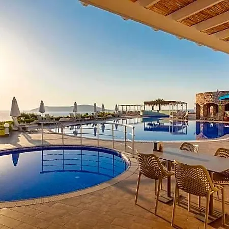 Vega Boutique & Aparts Hotel