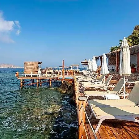Vega Boutique & Aparts Hotel 3*